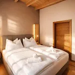 Vivazilare - Design Loft With Terrace, Alpenluxus Collection *